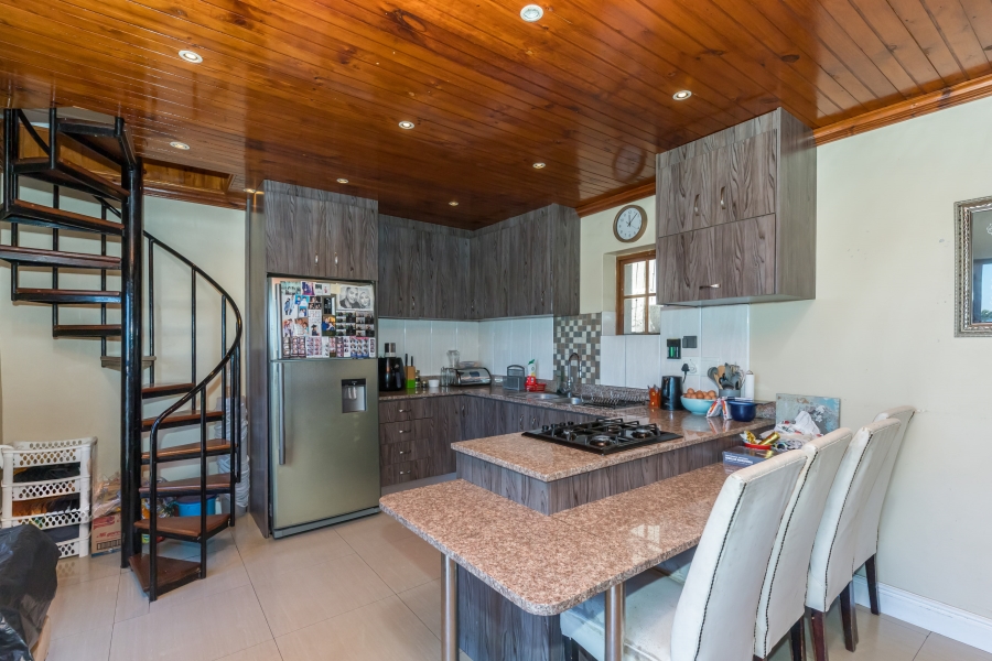 8 Bedroom Property for Sale in Walmer Estate Western Cape